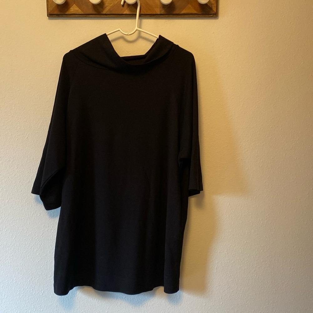 Bryn Walker Etta black Shirt with pockets- Modal fabric 
Size Smalll